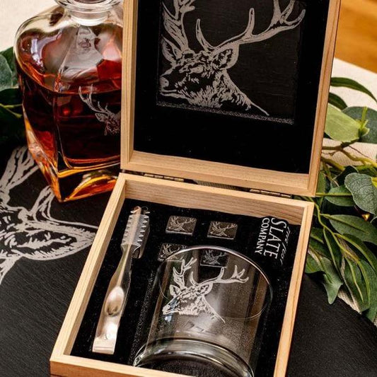 Geschenkset Edelhert met Gegraveerd Whiskyglas Whiskystenen en Onderzetter - Just Slate Company Scotland by MoodCompanyNL