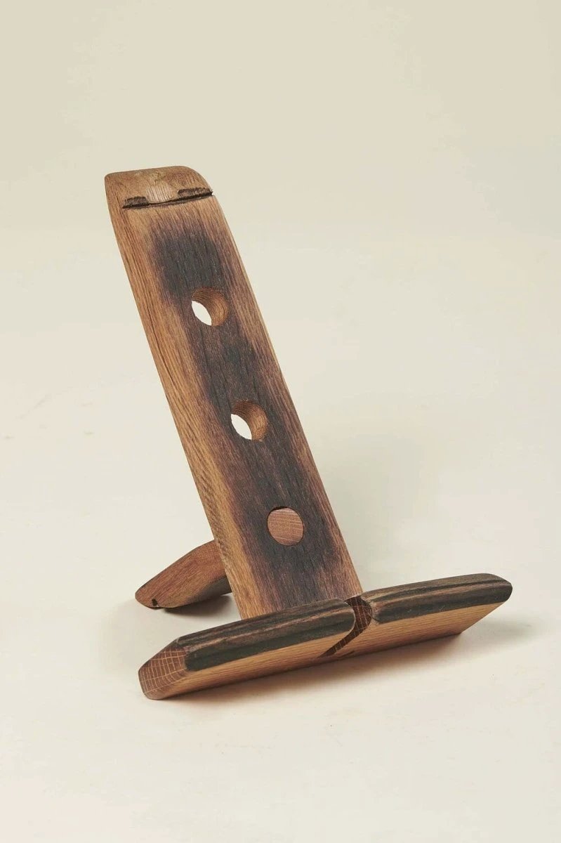 Ipad standaard van oude whiskyvaten - Handgemaakt - Darach Scotland by MoodCompanyNL