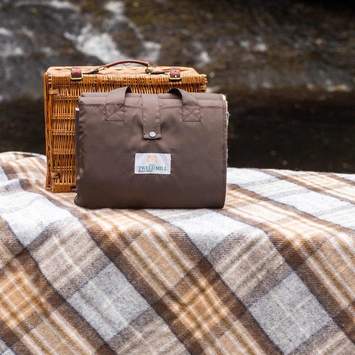 MoodCompanyNL - Picknickkleed Eventer Tartan McKellar - Waterdicht - 137x170cm - Tweedmill - 5060674578286