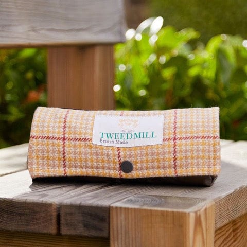 MoodCompanyNL - Picknickkleed Walker Geruit Tweed 390 Geel - Tweed - Waterdicht - 66 × 98cm - Tweedmill - 5060958302644