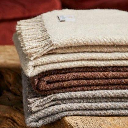 Plaid Almond Diagonaal Gestreept Weefpatroon - 50% Recycled wol - 150x183cm - Tweedmill UK by MoodCompanyNL