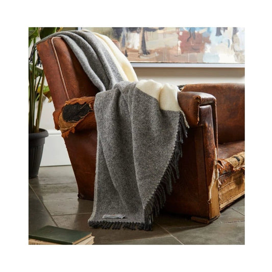 MoodCompanyNL - Plaid Moorland Donker Grijs Beige (Charcoal and Creame) - 150x183 - Nieuw Wol - Tweedmill UK - 5060958300886