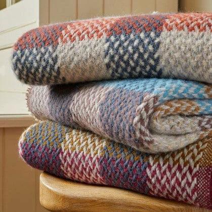 MoodCompanyNL - Plaid Op goed geluk Celtic weefpatroon - Gerecycled Wol - 120x150cm - Tweedmill UK - 5060674574882