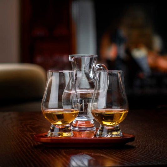 MoodCompanyNL - Proeverijset Dienblad met Waterkaraf en 2 Whiskyglazen - Glencairn Crystal Scotland - 8845130000980