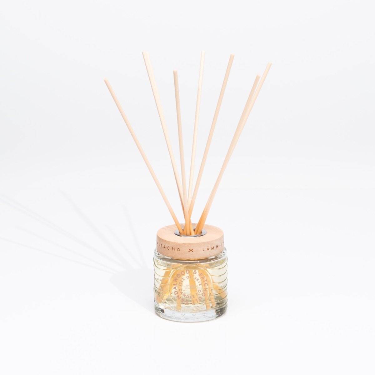 Mood Company - Reed Diffuser Sandalwood & Patchouli - Handgemaakt - 10 weken - Isle of Skye Candle Company - 5060346381343