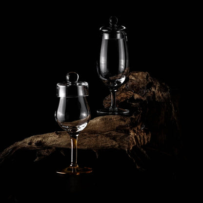 Amber Tasting Box – 2 handgemaakte whiskyglazen met deksels – Amber Glass by Mood Company