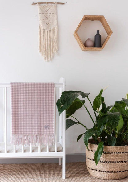 MoodCompanyNL - Babydekentje Geruit Oud Roze - 75x110 - Lamswol - TBCo Scotland - 5055603599760