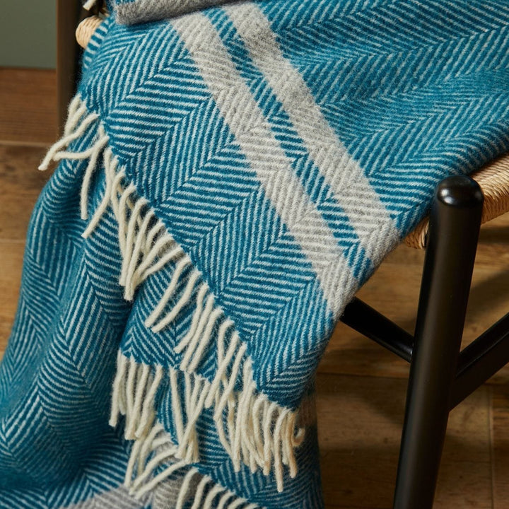 Mood_Company Plaid Visgraat 2 streep BlauwGroen (Teal) en Grijs - 150x183 - Nieuw Wol - Tweedmill UK