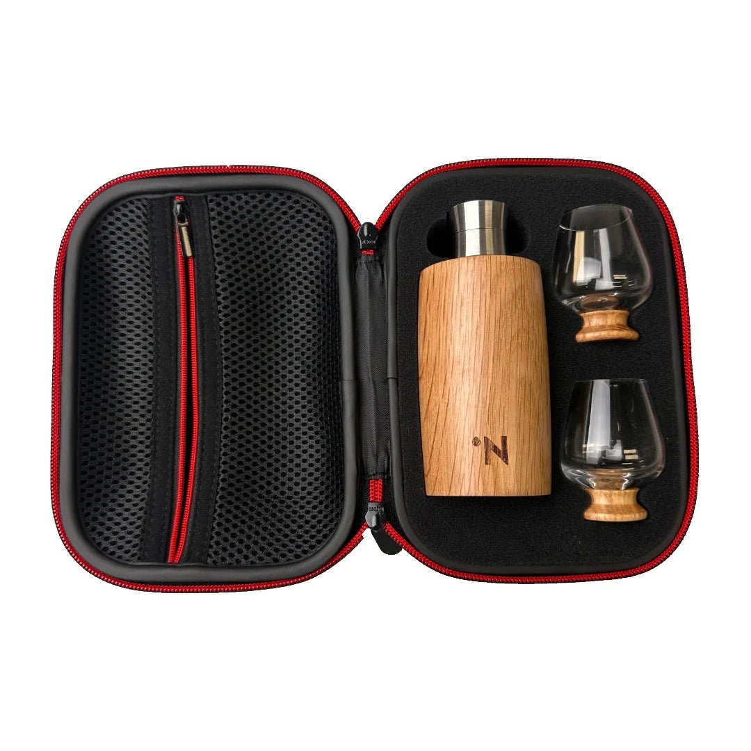 MoodCompanyNL - Outdoor Set – American Oak Flask & Glazen met houten voet in luxe cadeauverpakking - 6151217416420