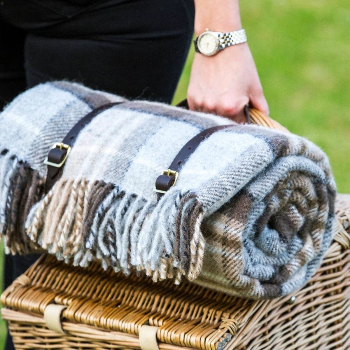 Picknickkleed Polo Tartan McKellar Bruin - Wol - Leren Draagset - Waterdicht - 145x183cm - Tweedmill by MoodCompanyNL