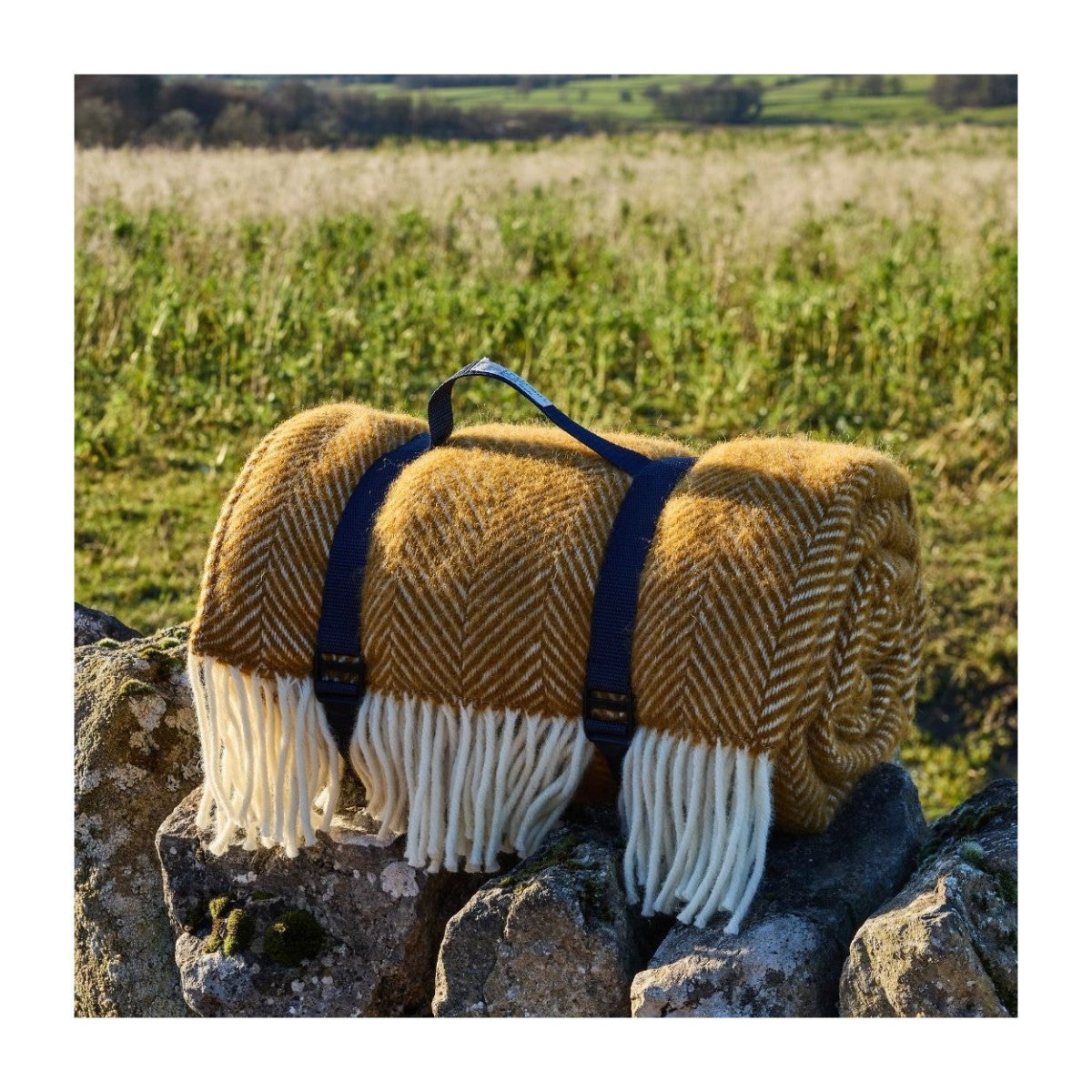 Mood Company - Picknickkleed Polo Visgraat English Mustard - Wol - Waterdicht - 150x183cm - Tweedmill - 5060674574745