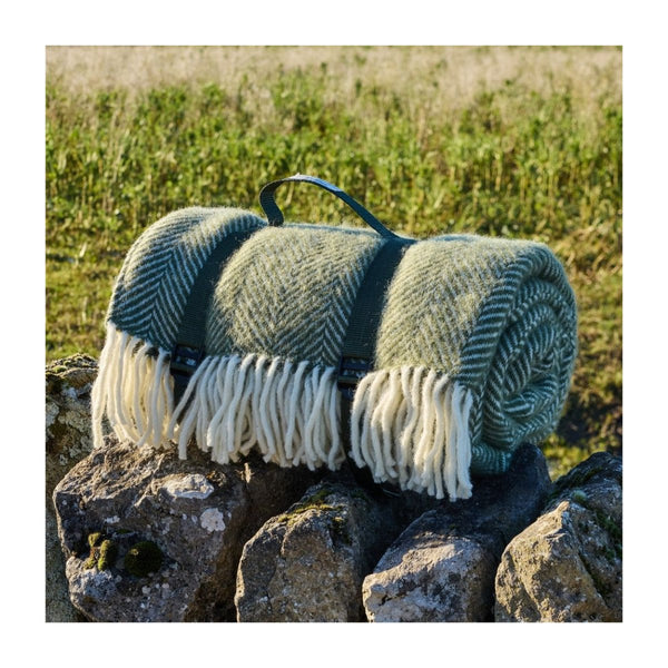 Mood Company - Picknickkleed Polo Visgraat Olive - Wol - Waterdicht - 150x183cm - Tweedmill - 5060958307731