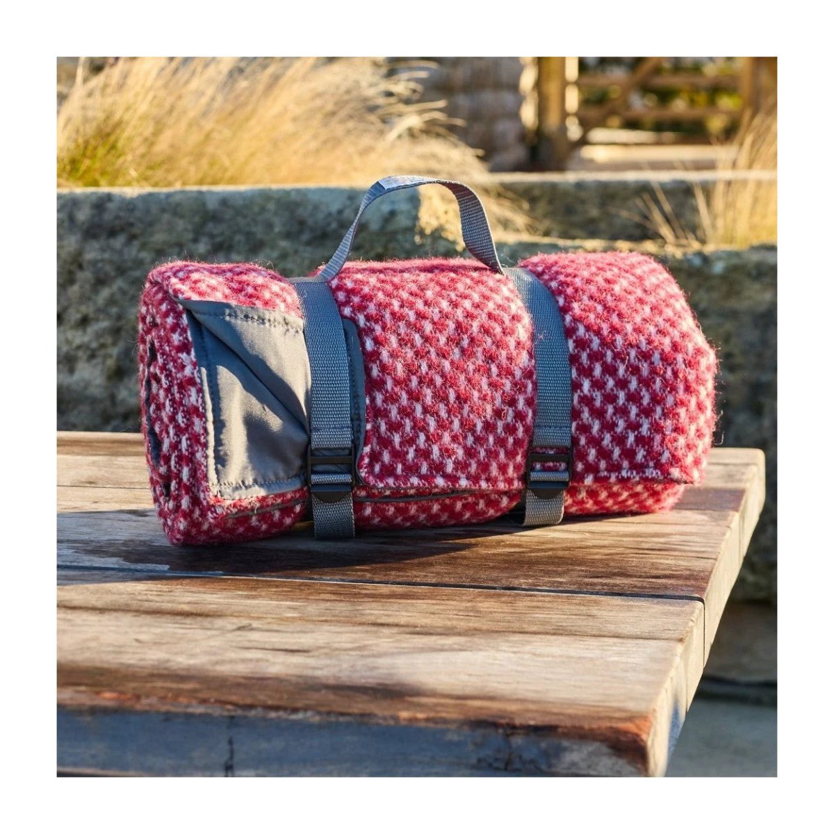 Mood Company - Picknickkleed Roll Twill Chilli Pepper - Wol - Waterdicht - 145x145cm - Tweedmill - 5060958307663