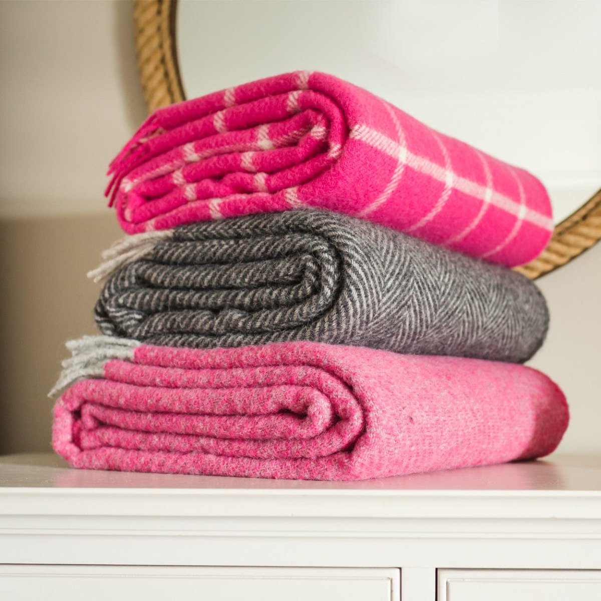 MoodCompanyNL - Plaid Boa Roze (Pink) - 150x200 - Nieuw Wol - Tweedmill UK - 5060674572048