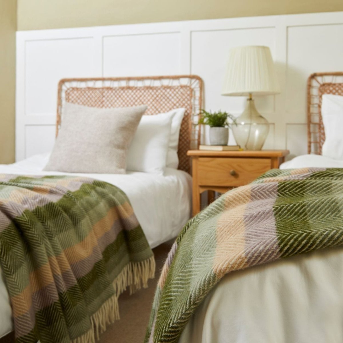 MoodCompanyNL - Plaid Botanisch Gestreept - 150x183 - Nieuw Wol - Tweedmill UK - 5060958303474