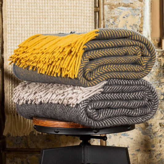 MoodCompanyNL - Plaid Visgraat Donkergrijs en Lichtgrijs - 150x183 - Nieuw Wol - Tweedmill UK - 5060067702694