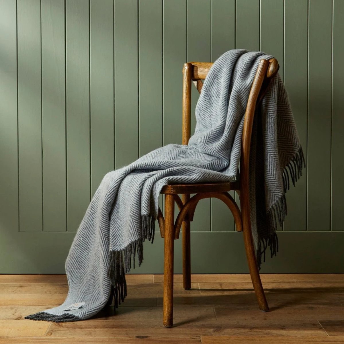 Plaid Visgraat Lichtblauw met Donkergrijs - 150x183 - Nieuw Wol - Tweedmill UK by MoodCompanyNL