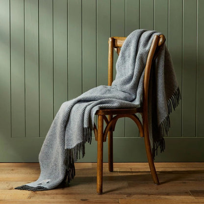 Plaid Visgraat Lichtblauw met Donkergrijs - 150x183 - Nieuw Wol - Tweedmill UK by MoodCompanyNL