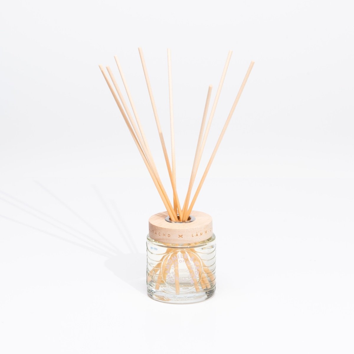 Mood Company - Reed Diffuser Chamomile & Cedar - Handgemaakt - 10 weken - Isle of Skye Candle Company - 