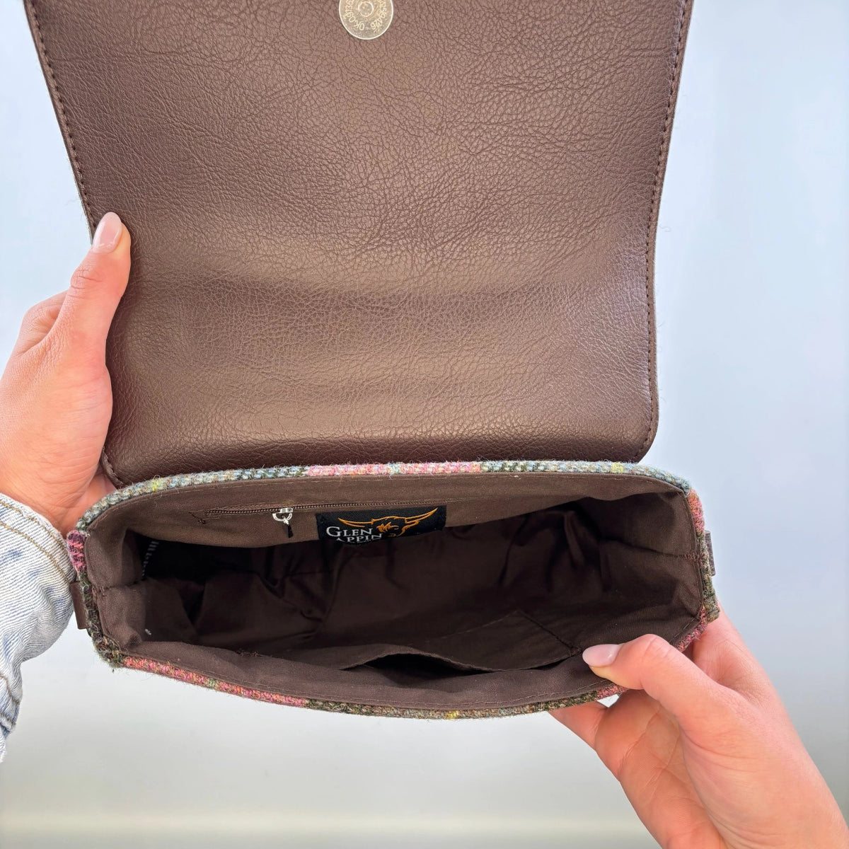 MoodCompanyNL - Schoudertas Thurso Blauw met Turquoise ruit - 23x24x9 - Harris Tweed - Glen Appin of Scotland - 5060959020196