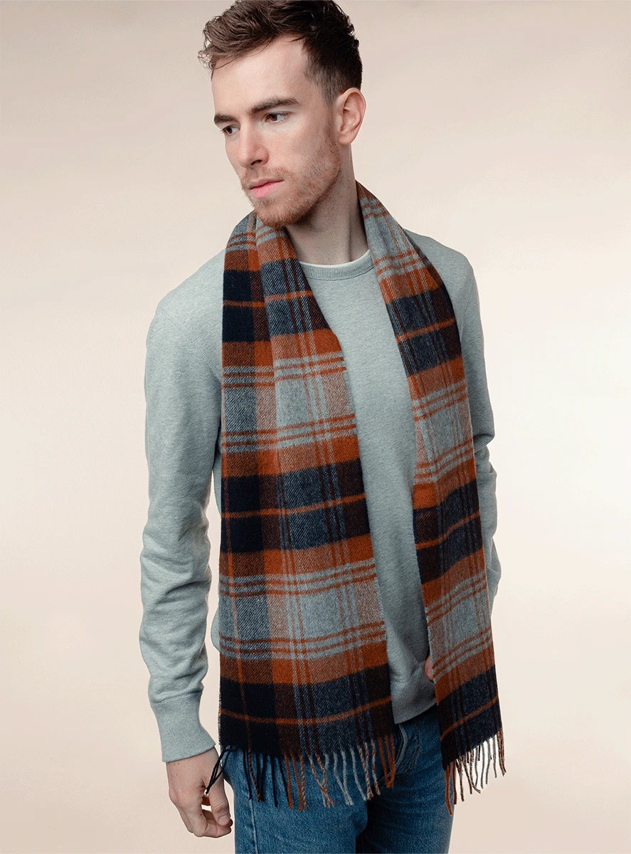 MoodCompanyNL - Sjaal Briggate Blauw Roestbruin - rood (Navy - Rust) - Meriono Lamswol - 25 x 190 - Bronte by Moon Scotland - 6095638623695