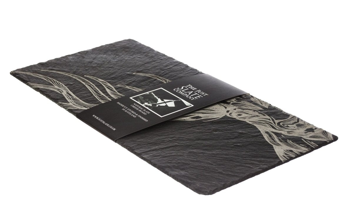 MoodCompanyNL - Tafelloper Edelhert Verticaal - Gegraveerd - 50x25 - Leisteen - Just Slate Company Scotland - 5060426287930