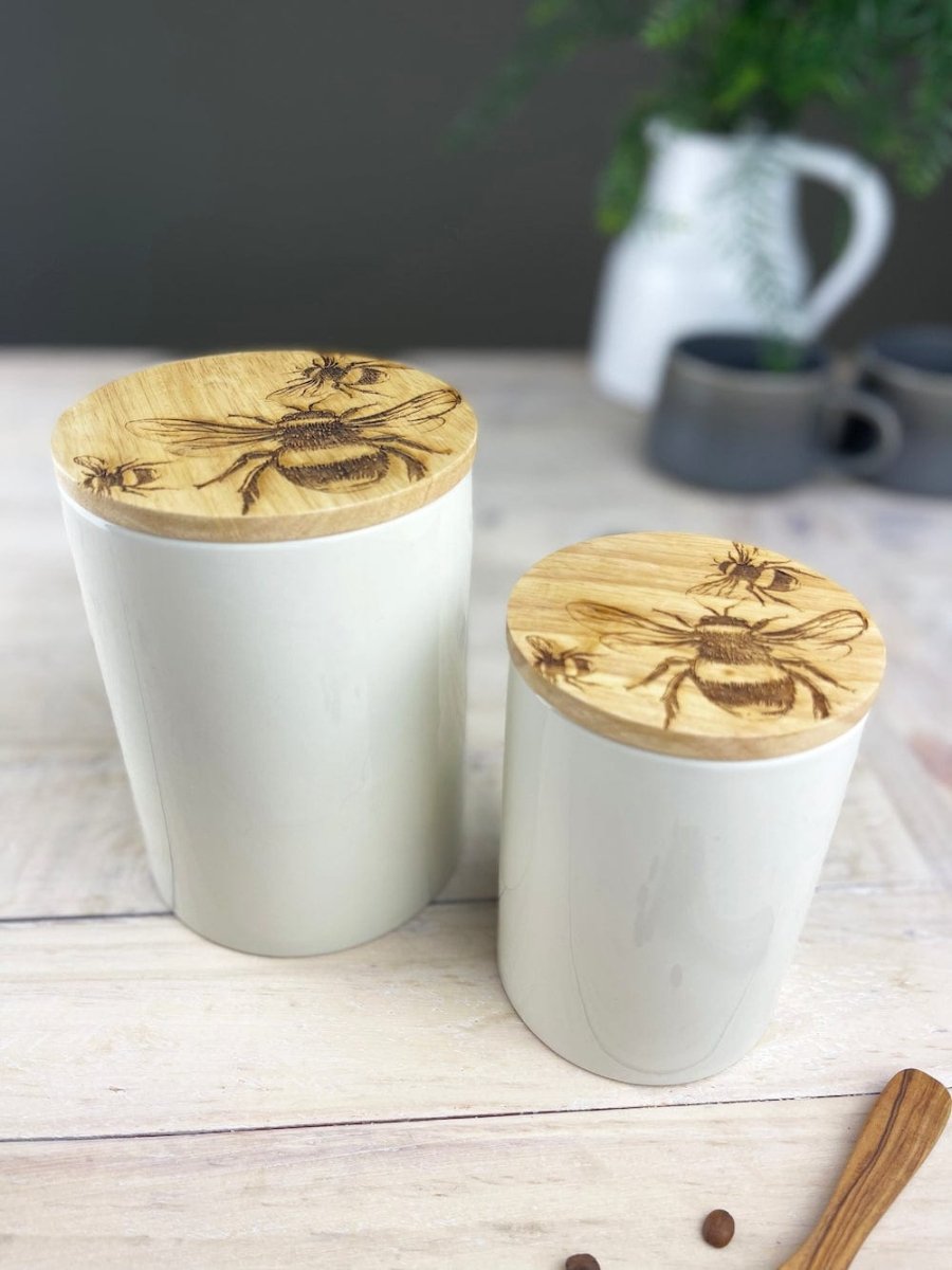 MoodCompanyNL - Voorraadpot Bijen Small - 13x9 - Gegraveerd - Scottish Made - 5060949550047